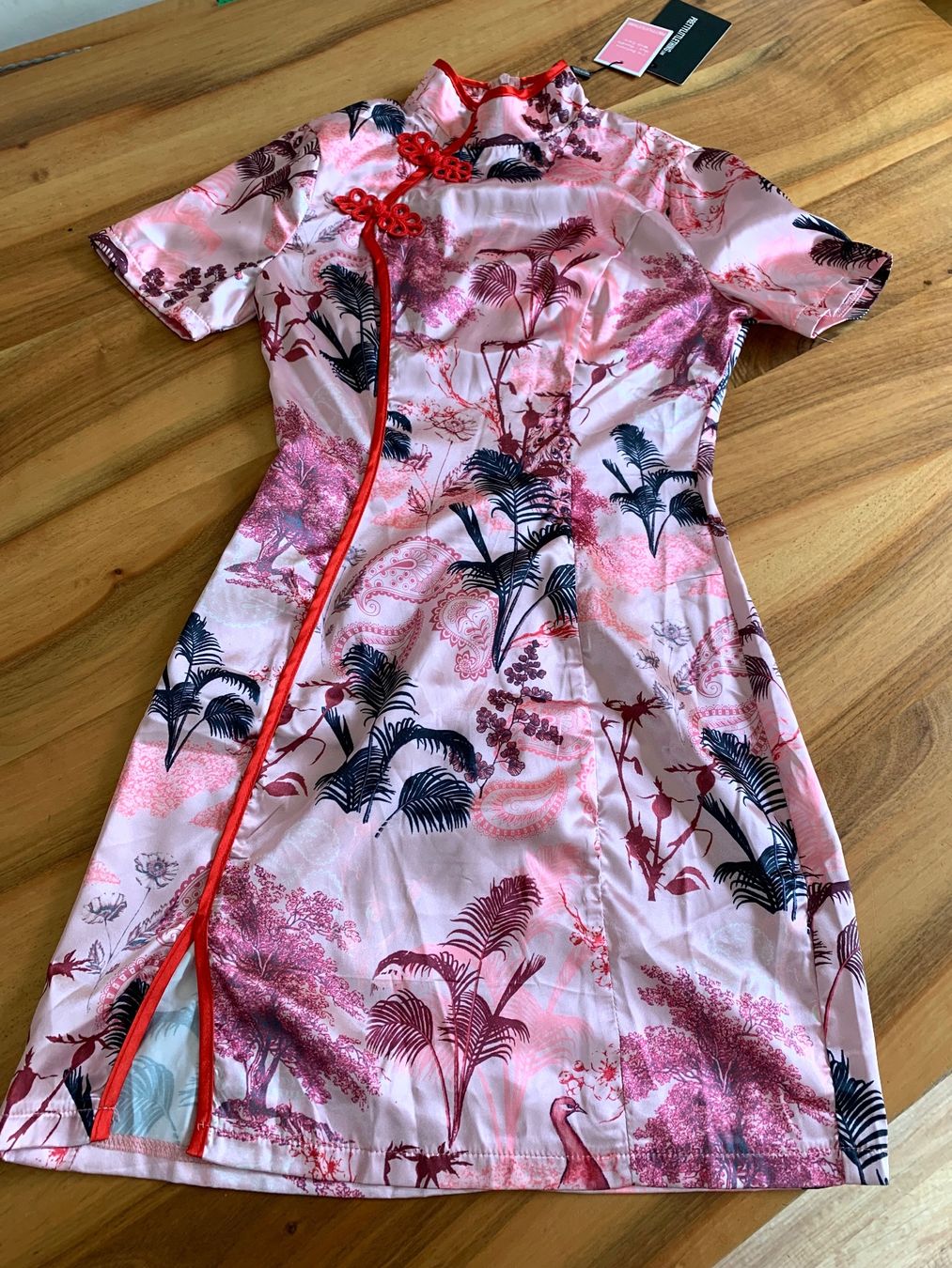 Robes: PRETTY LITTLE THINGS Satinkleid Grösse 34 **NEU** – Neuf avec emballage d'origine à Meiringen par snahhanssnah 3