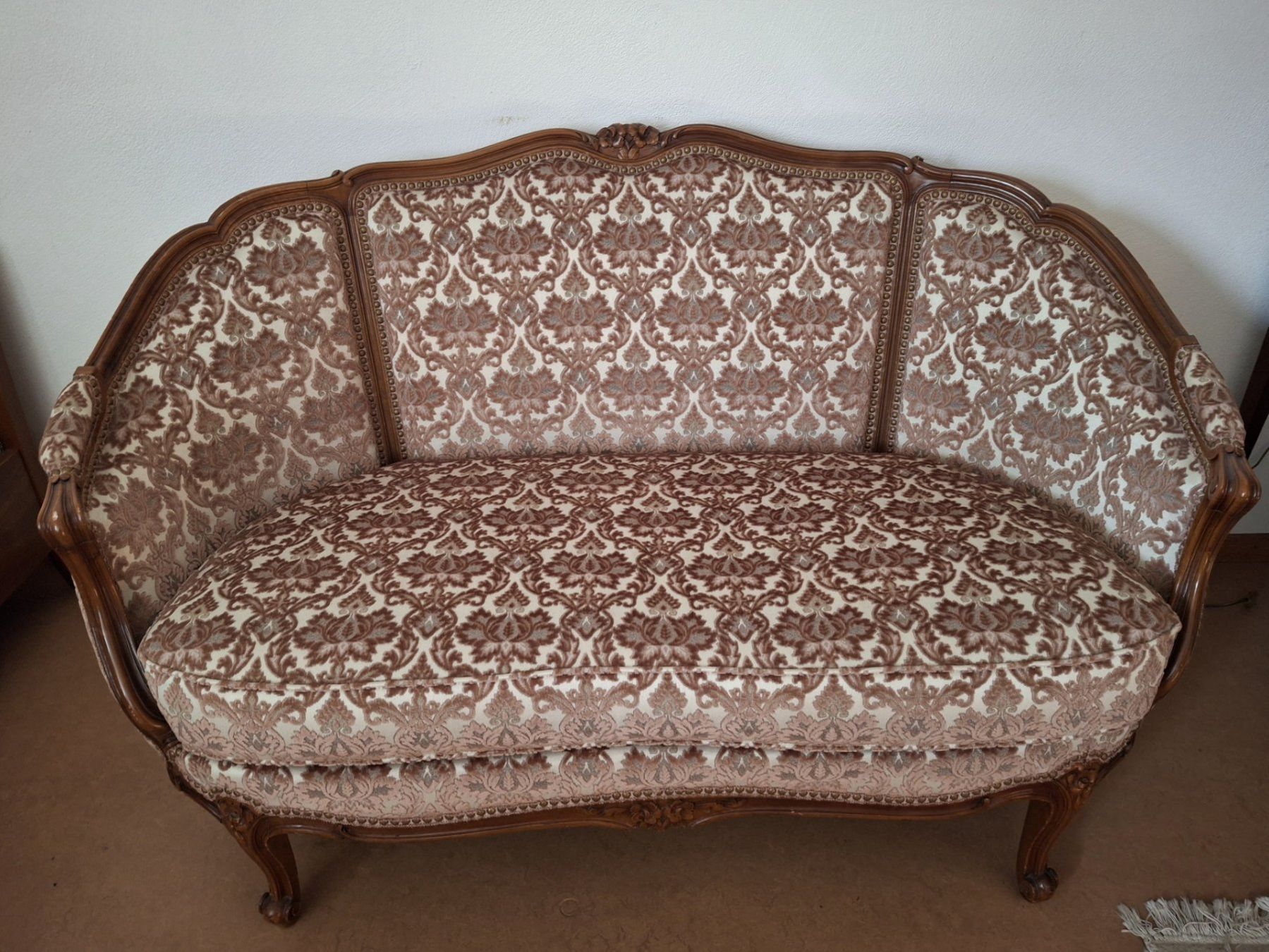 Sofas: Antikes restauriertes Sofa mit Hocker – Neu (gemäss Beschreibung) aus Untervaz von Maharas 1