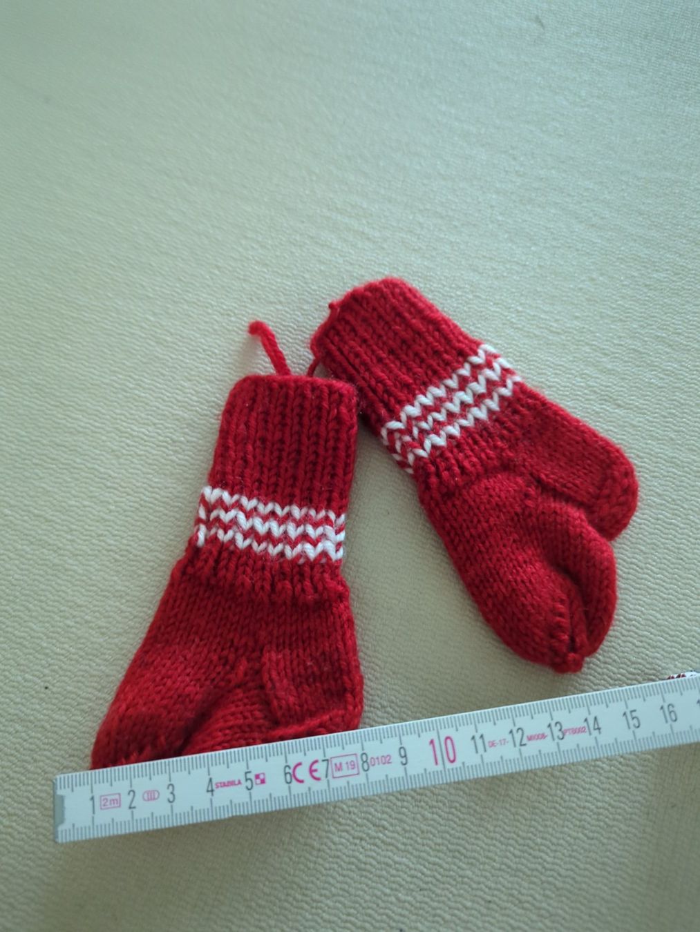 Socken für Kinder: selbstgestrickte Socken/NEU – Neu und originalverpackt aus Zug von vik_8fdf