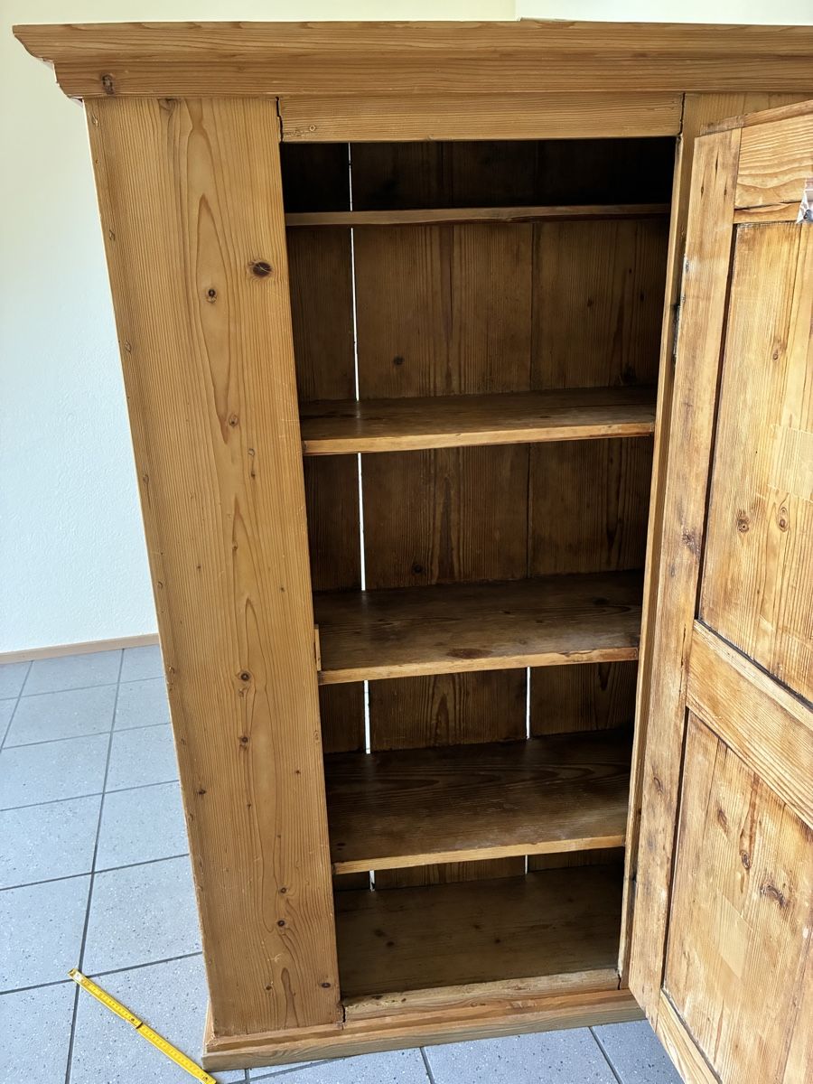 Armadi: Antiker Tannenholz Schrank – Usato da Ranflüh venduto da SwR_E19 6