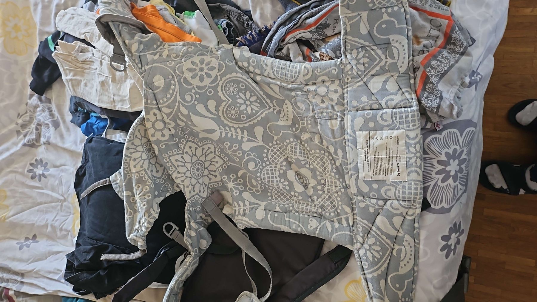 Bauch- & Rückentragen: Porte-bébé Leenka gris blanc – Gebraucht aus Bulle von mat_vj57