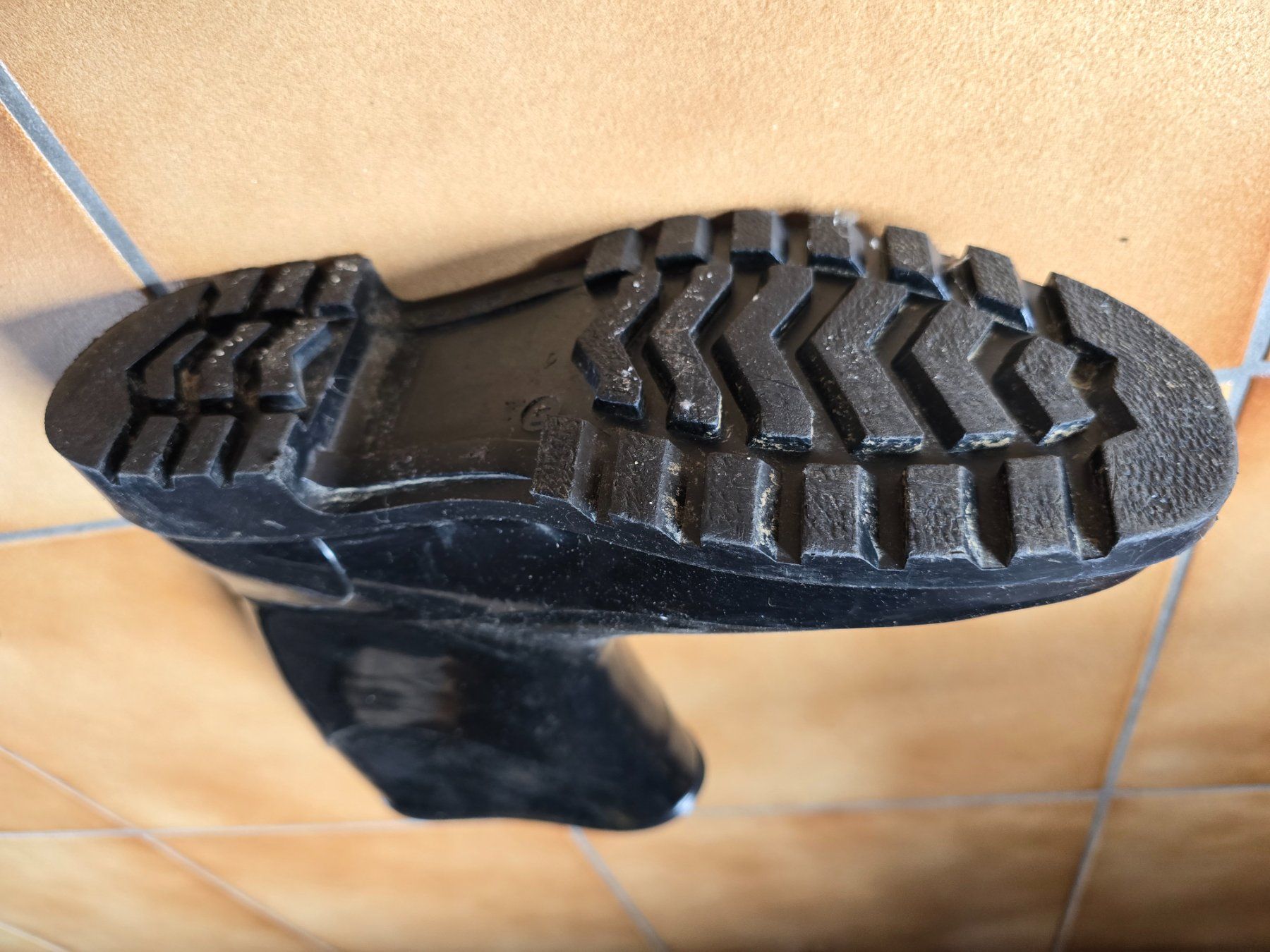 Herrenschuhe: Bottes de pluie noire, pointure 41 – Gebraucht aus Clarens von ato_d8ph 2
