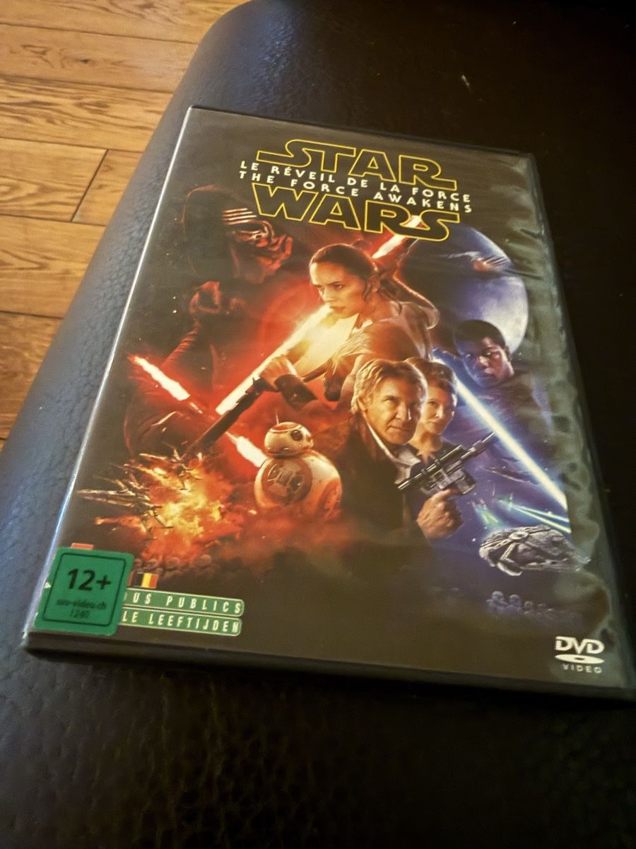 Tous les DVDs: Star Wars: Le Réveil de la Force  – D'occasion à Troinex par grigri2020