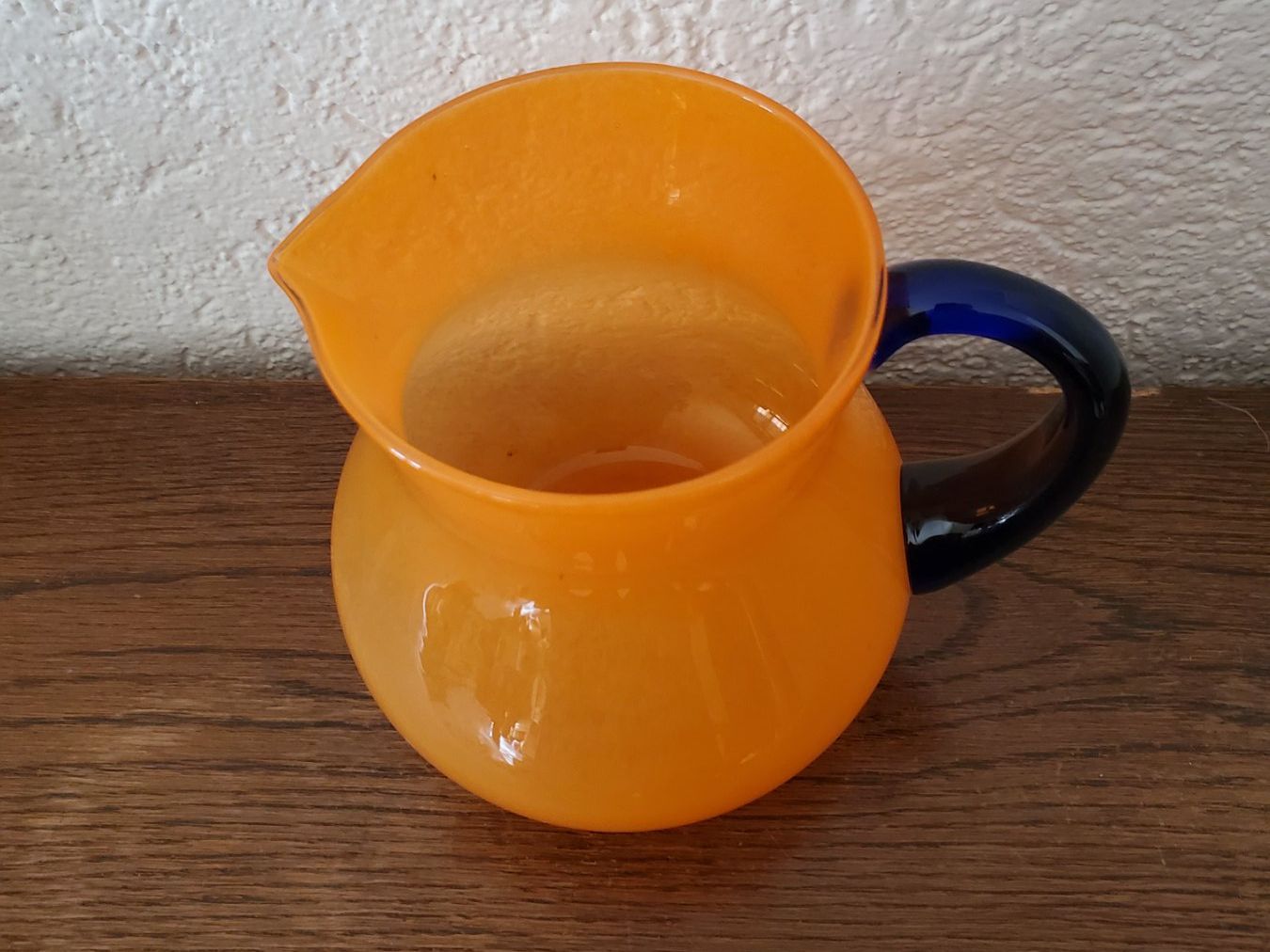 Caraffe: Pichet vintage en verre soufflé orange & anse bleu cobalt – Usato da Rennaz venduto da La_malle_du_dauphin 1