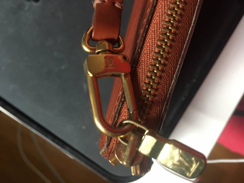 Louis Vuitton Custodie per cosmetici: Louis Vuitton Original Pochette Epi Leder – Usato da UITIKON-WALDEGG venduto da Lamabr1 1