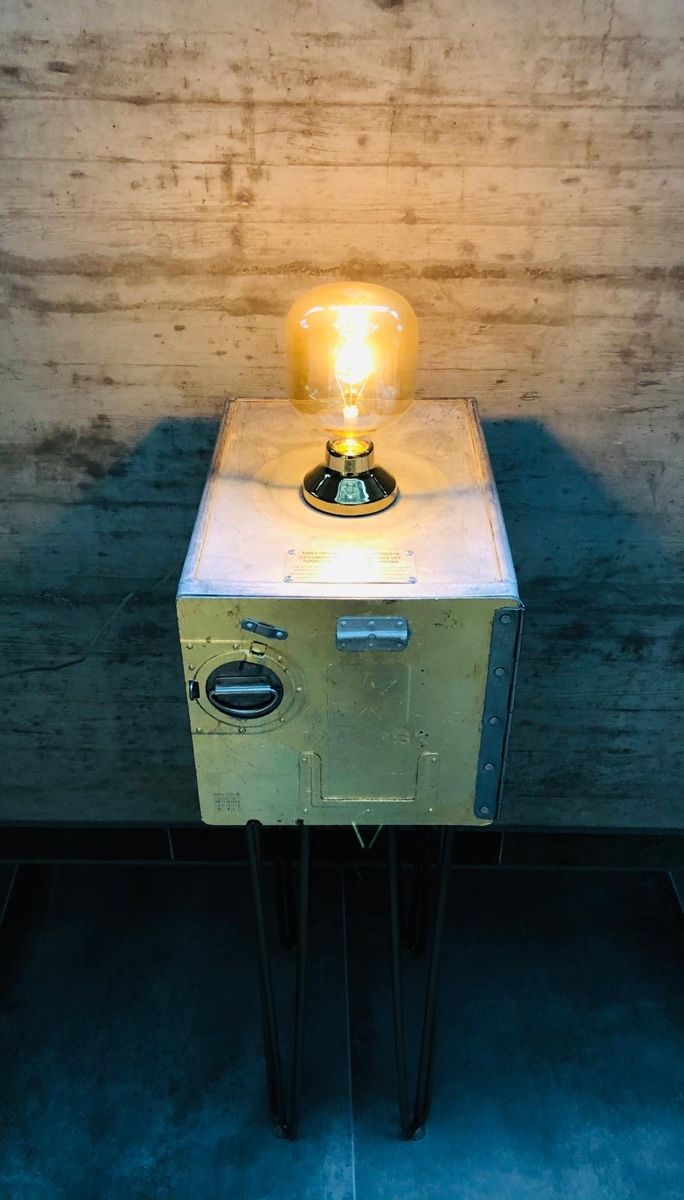 Lampade: Flugzeugtrolley Leuchte Lampe Beistelltisch – Usato da Fruthwilen venduto da car_5q9w 1