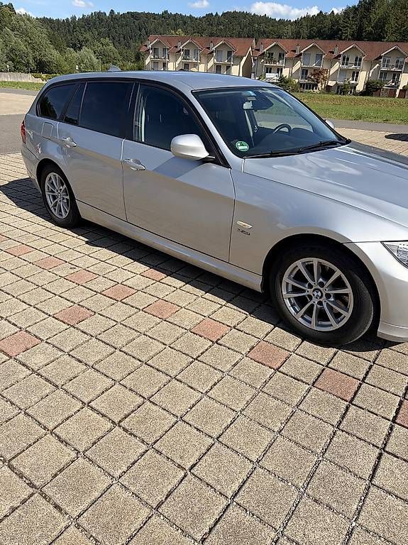 Automobili: BMW 320d xdrive zu verkaufen – Usato da Baar venduto da nslc 1