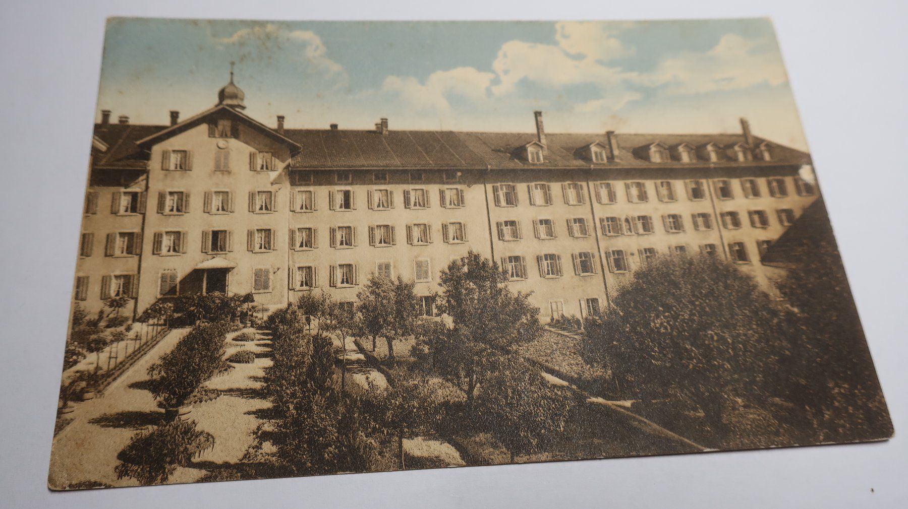 Cartes postales: Institut Heiligkreuz  Vorderansicht – D'occasion à Cormoret par Pascalll2001 1