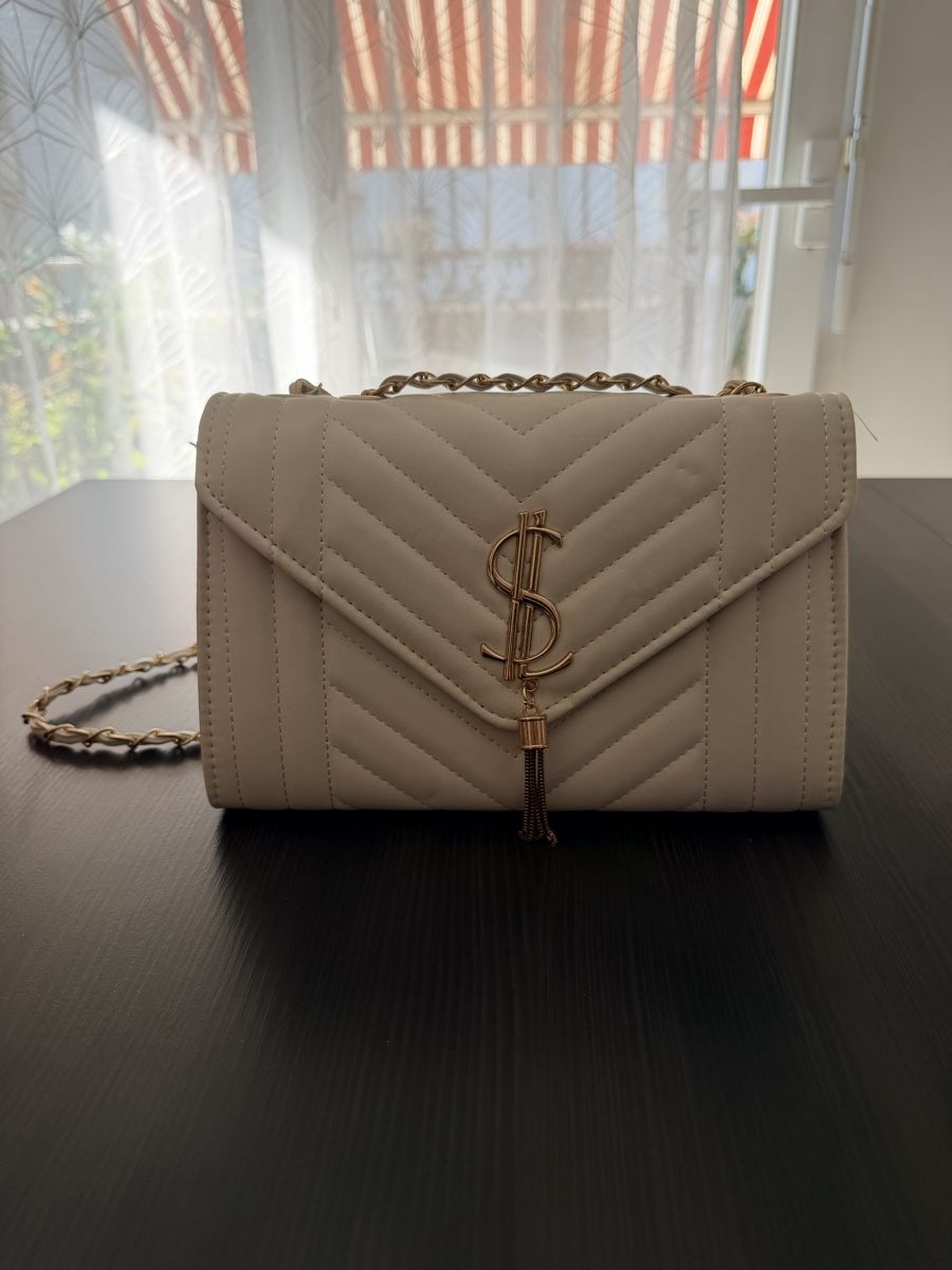 Borse da donna: Sac à main blanc matelassé avec chaîne dorée – Usato da Bussigny venduto da Serena2009