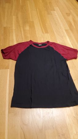 T-Shirt schwarz rot Grösse M guter Zustand