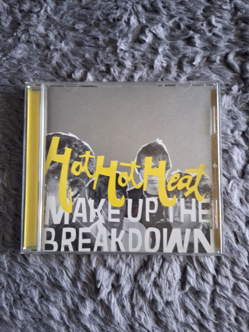 CD: HOT HOT HEAT     MAKE UP THE BREAKDOWN       CD – Usato da Wetzikon ZH venduto da Ramones01