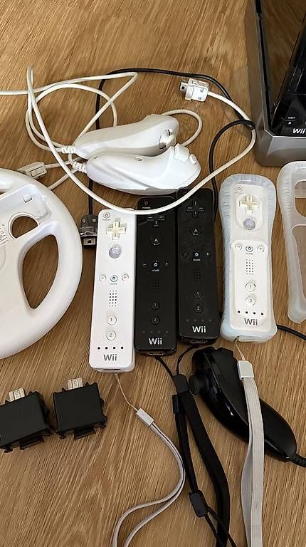 Console: Nintendo Wii mit Controller und Spielen – Usato da Winterthur venduto da Lucoelen 3