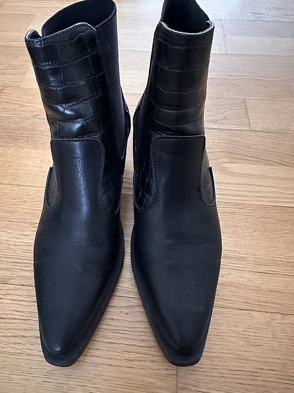 Scarpe da donna: Cowboystiefelletten – Usato da Amriswil venduto da Ursi01
