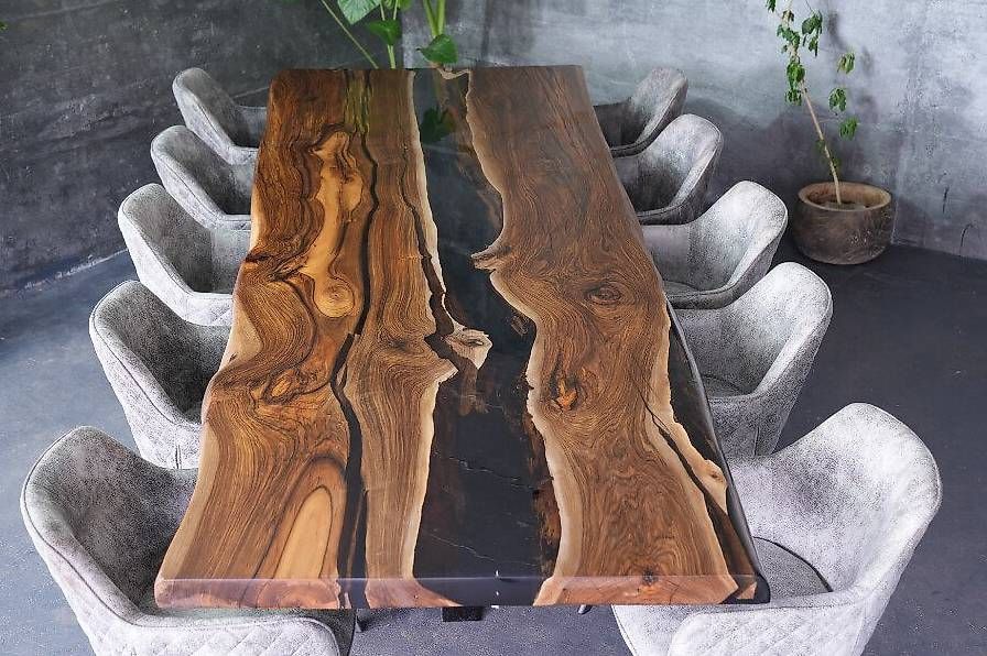 Tavoli: River Table aus Nussbaum - Handgefertigtes Unikat – Usato da Walchwil venduto da Swissdesign_Haag