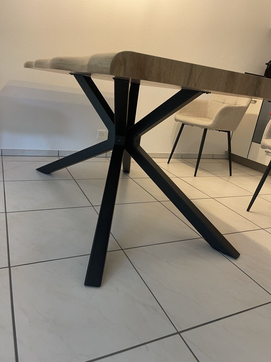 Tavoli: Wood Dining Table with Black Steel Legs  – Usato da Felsberg venduto da joa_5z2s 1