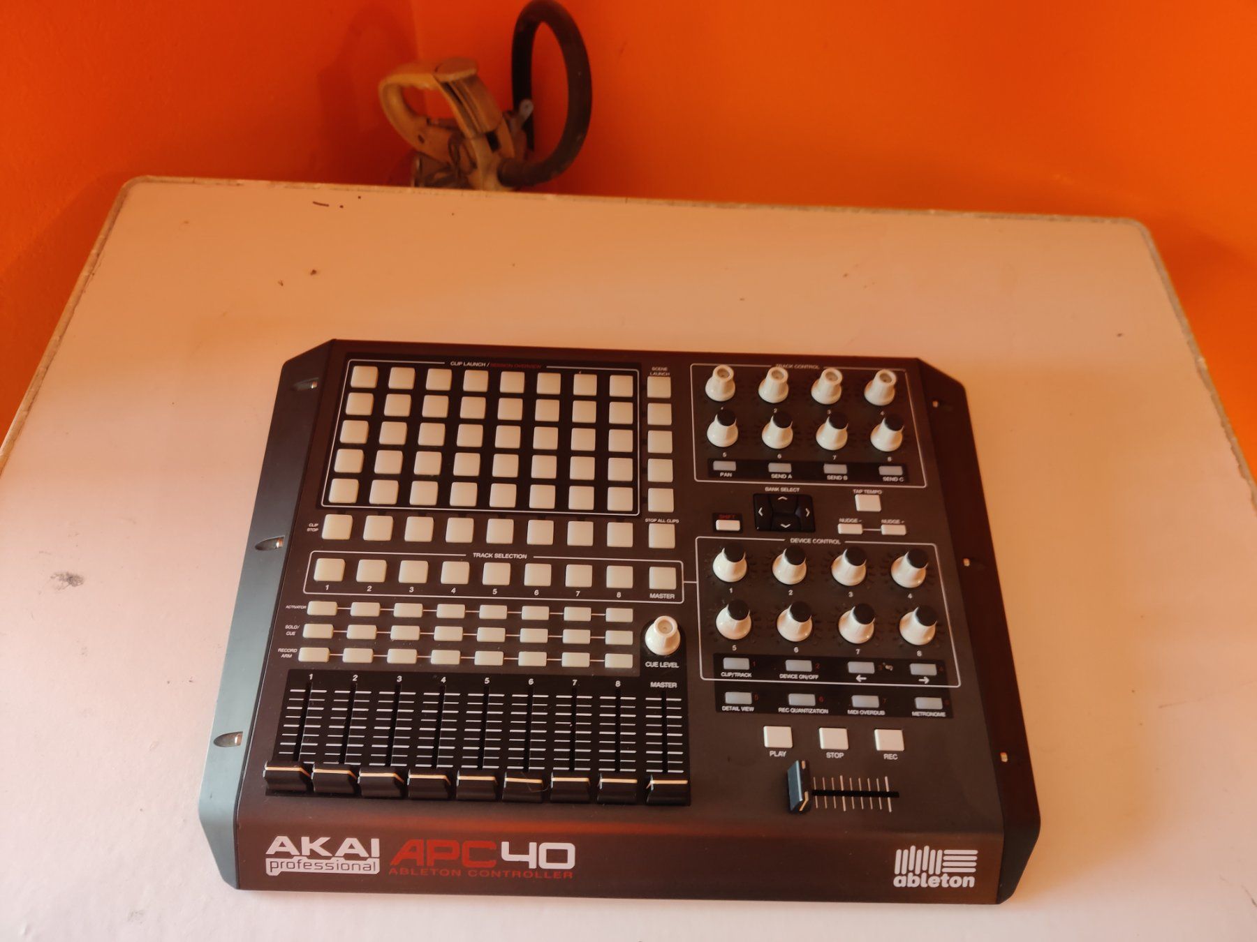 Akai Strumenti musicali: AKAI Professional APC 40 – Usato da Viganello venduto da XTECHSTOREX 2