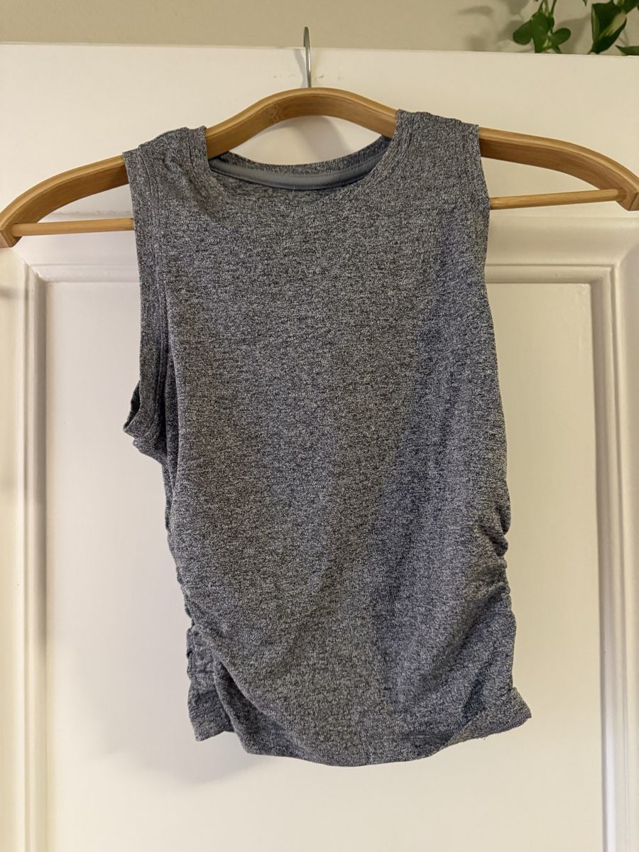 Lululemon Top: Lululemon Tank Top Grey – Usato da Zürich venduto da mul_ldm9