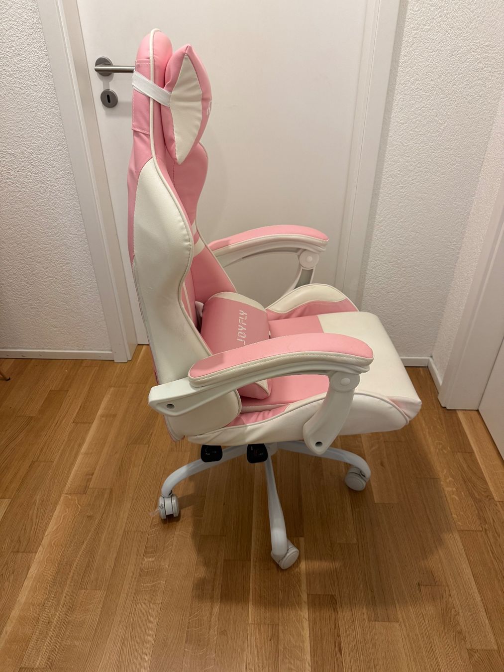 Sedie: Chaise gaming rose et blanche -Parfait état – Usato da Châtelaine venduto da sof_zlw7 1