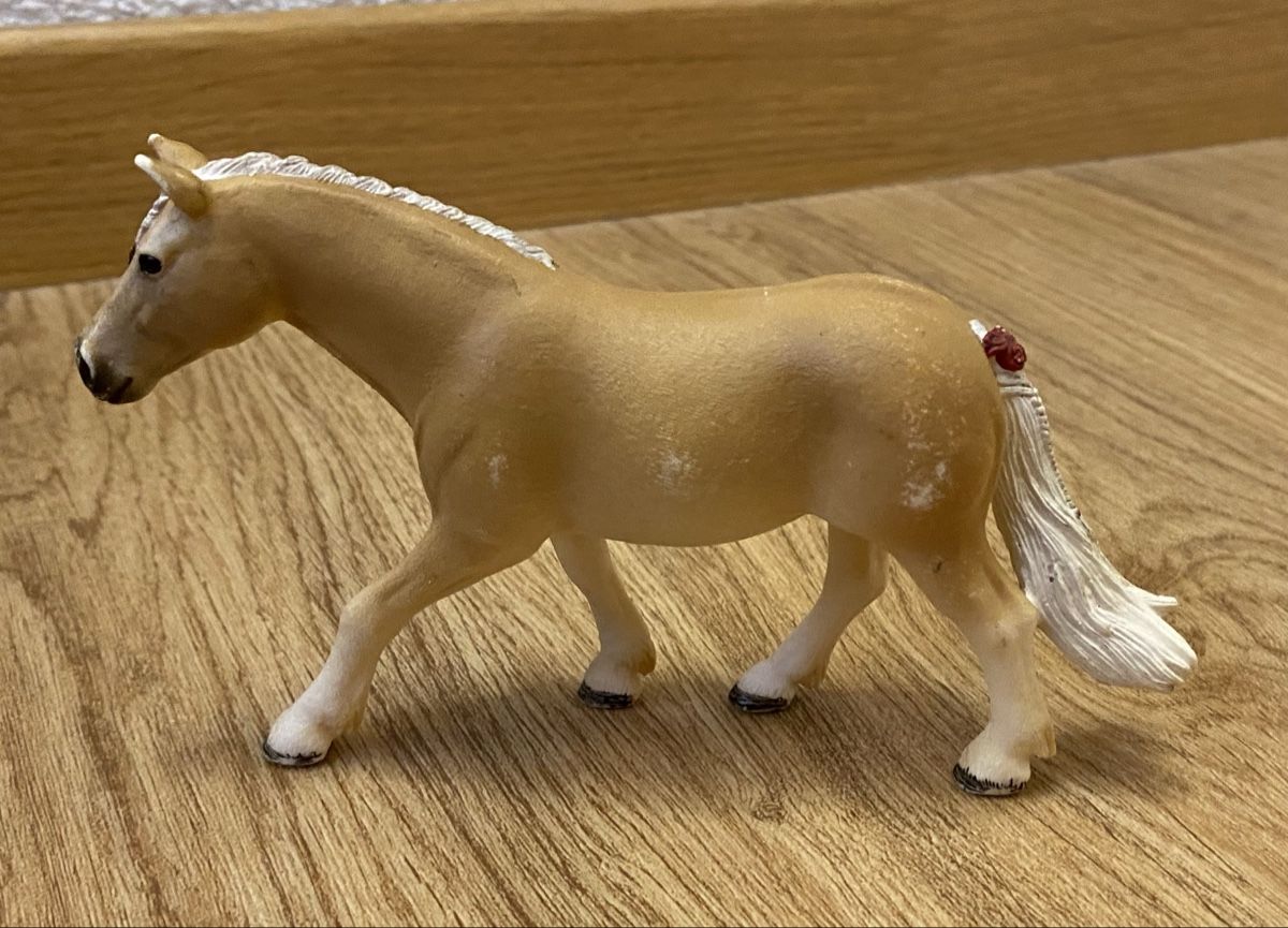 Schleich Spielzeuge: Schleich Pferd hellbraun frisiert – Gebraucht aus Flawil von Vera44 1