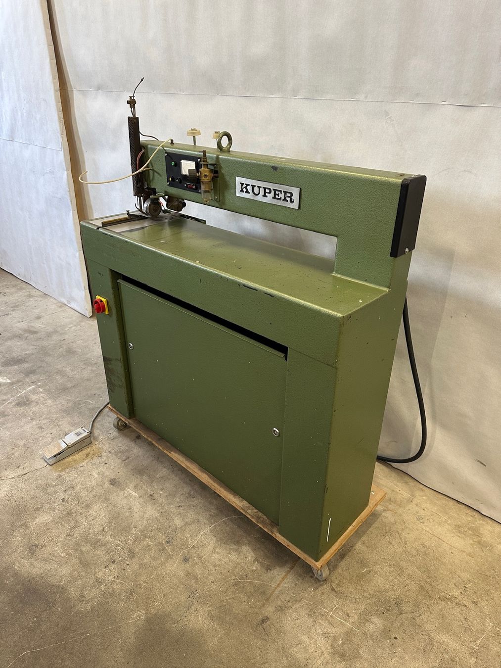 Tutte le macchine: FURNIERFÜGEMASCHINE - KUPER – Usato da Rothrist venduto da Die_Welle 1