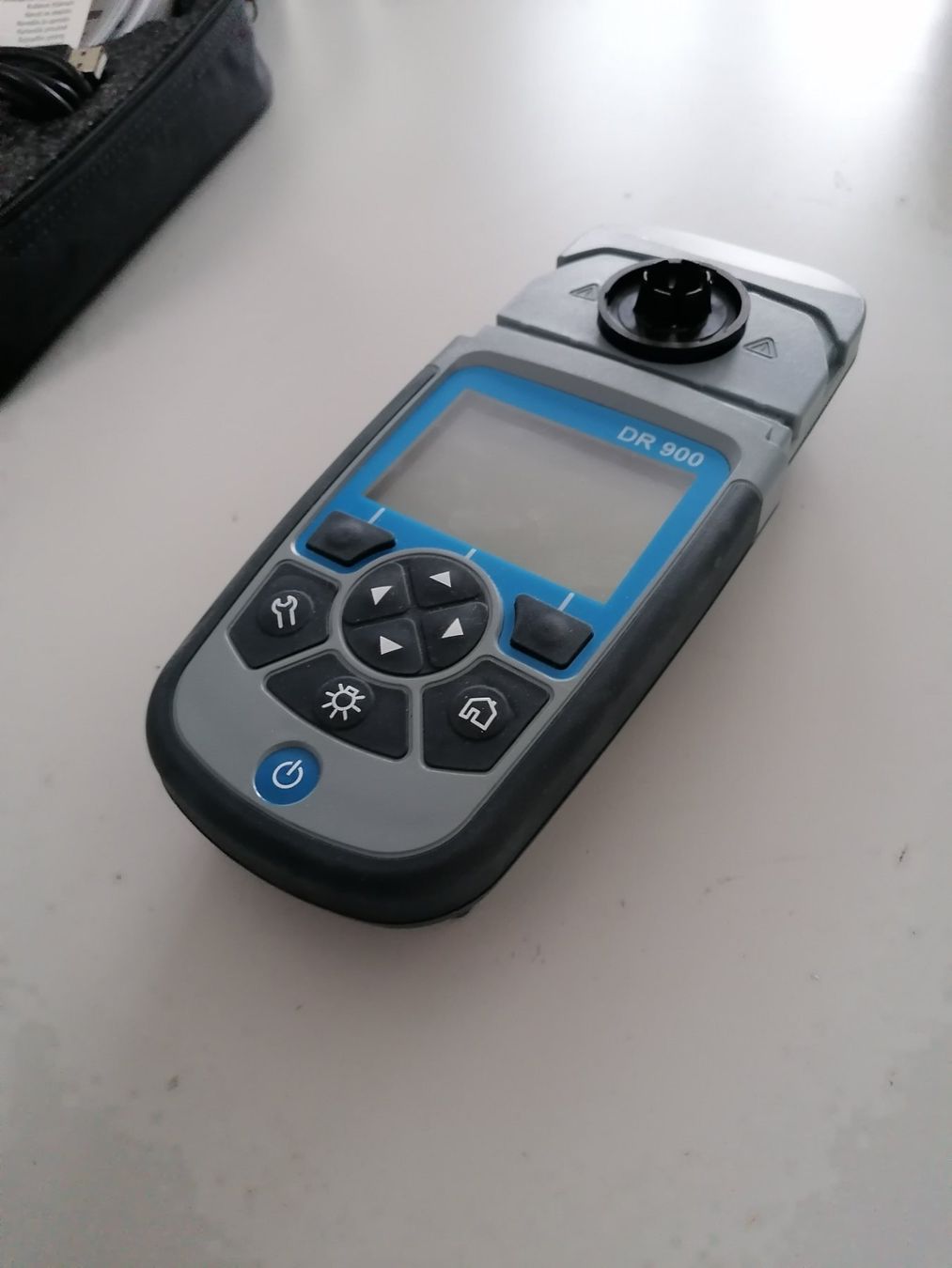 Misurare: Handheld Spektrometer HACH DR900 Labor Analytik – Usato da Diessenhofen venduto da Osio 2