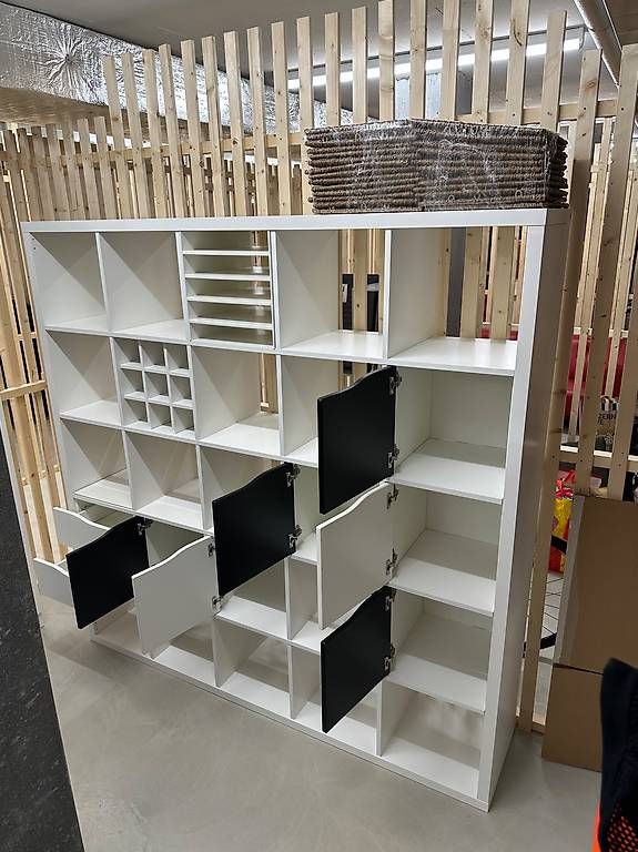 Ikea Regale: Ikea Kallax 182x182, inkl. diverse Einsätze – Gebraucht aus Kriens von albxn 2