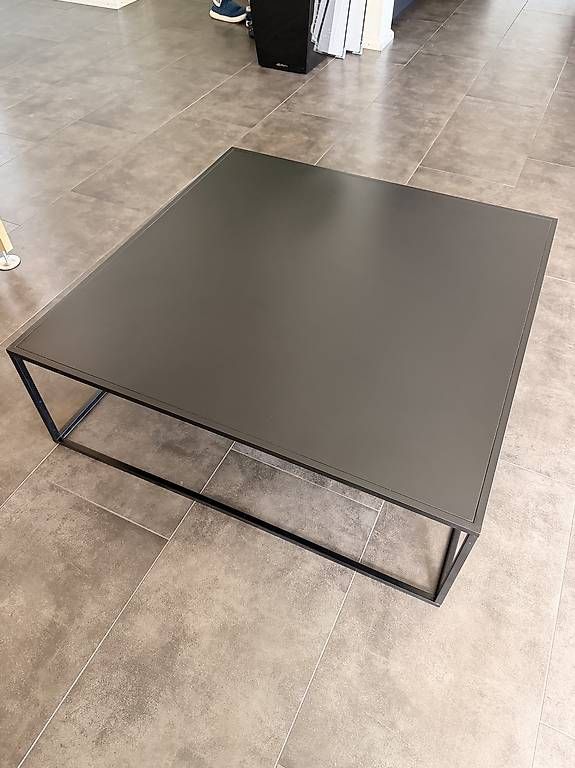 Tavoli: Table basse métal noir mat 1m x 1m – Usato da Geneveys-Coffrane venduto da Zorgonaute84