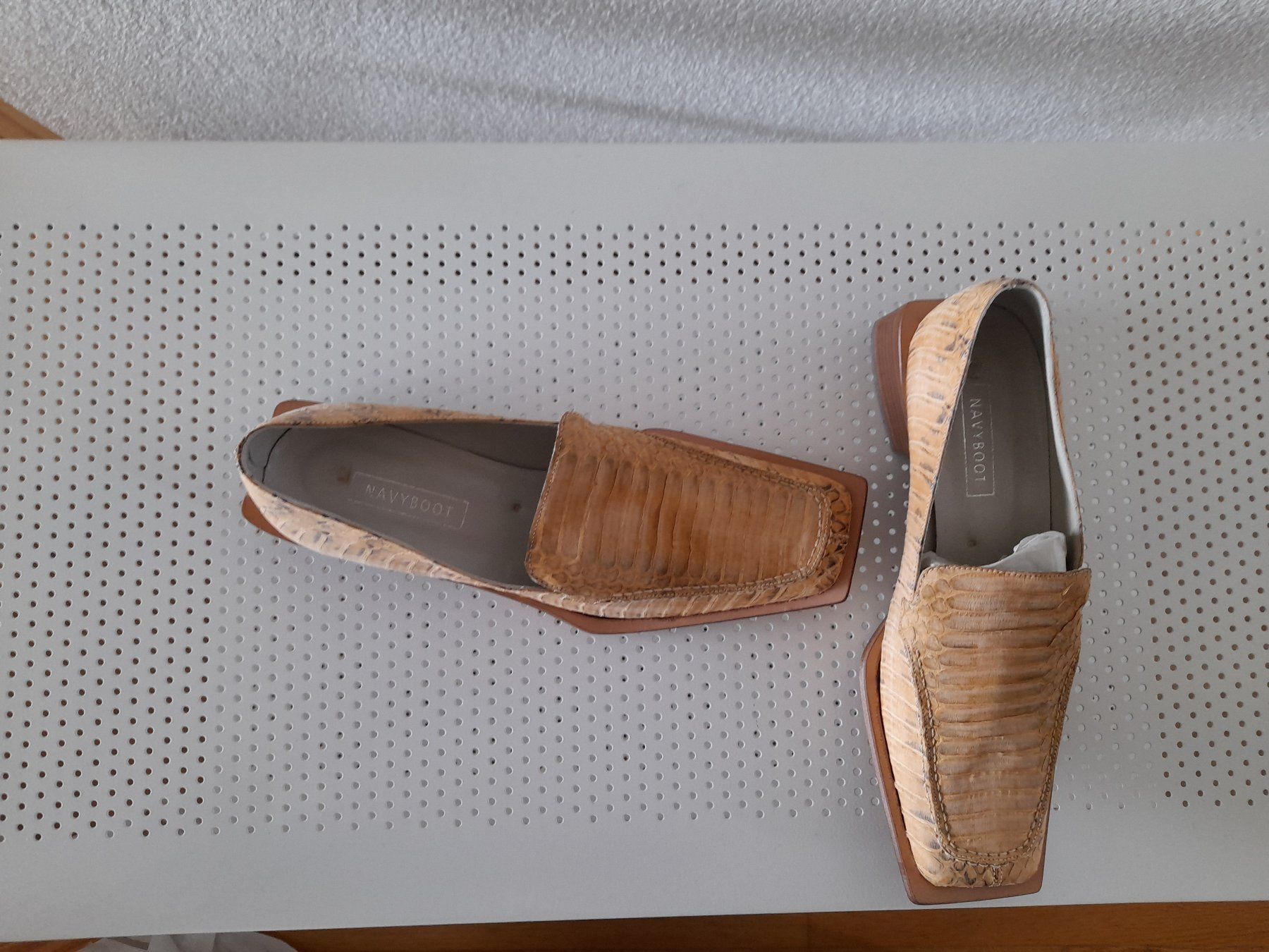Navyboot Scarpe da donna: Mocassins beiges Navyboot – Usato da Mont-sur-Lausanne venduto da Pioutch 1