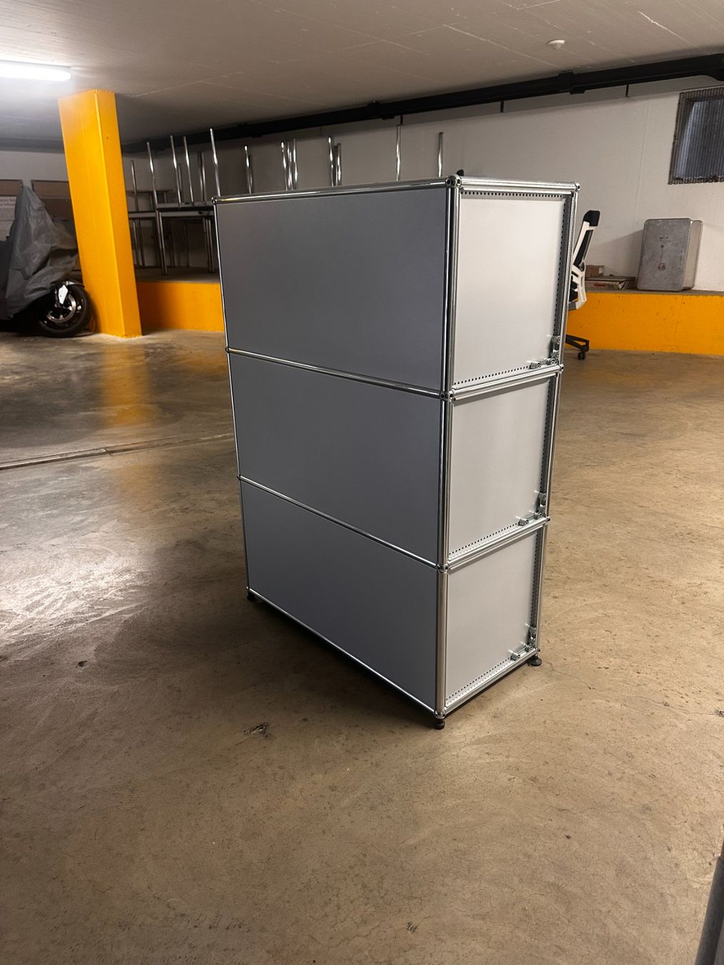 USM Scaffali: USM Haller Hochschrank – Usato da Sursee venduto da Buerobedarf 3