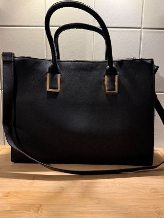H&6M Handtasche schwarz mit Schulterriemen Zustand gebraucht