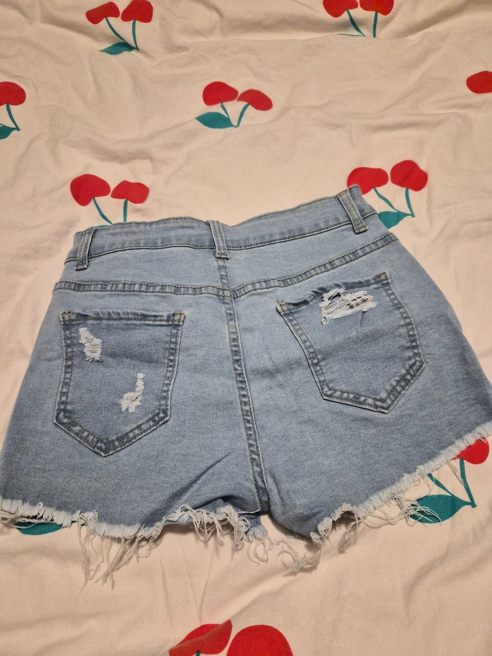 Shein Pantaloni: Jeans shorts gr xs – Nuovo (secondo la descrizione) da Dietikon venduto da Eleda 1