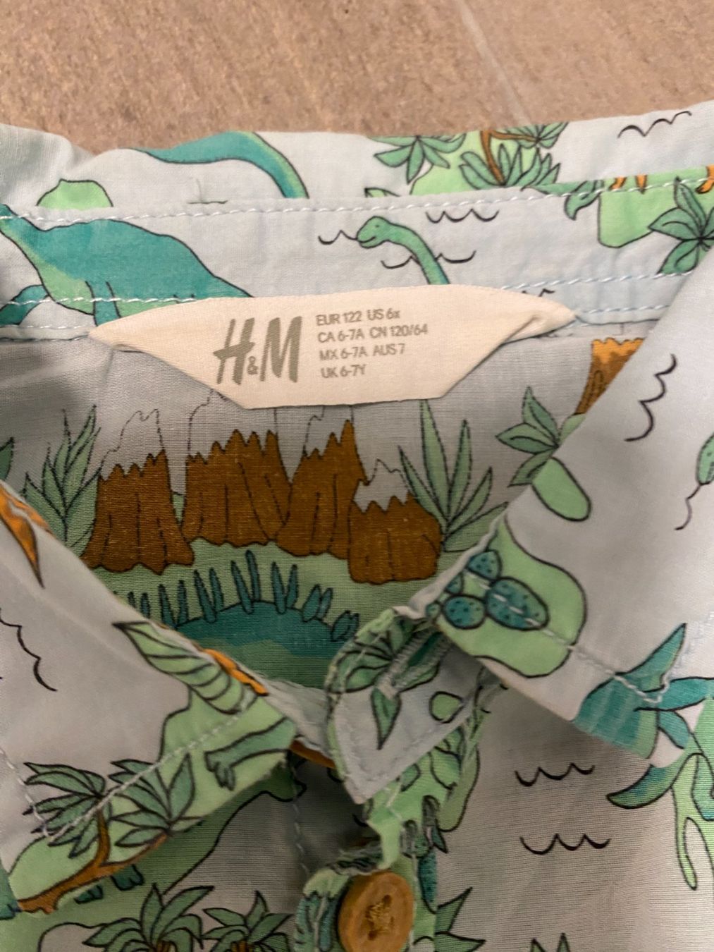 H&M Lotti & Set di vestiti: Lot pulls et chemises enfant - 122/128 – Usato da Clarmont venduto da sil_59s9 2