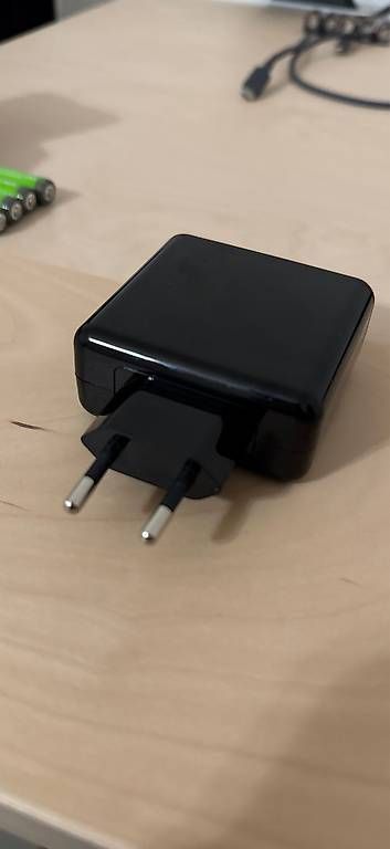 Caricabatterie: AmazonBasics 4-Port USB-Ladegerät (Modell B0773JCTRD) – Usato da Zürich venduto da pfu_v5ps 1