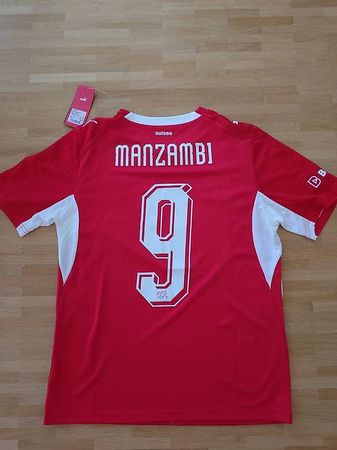 Puma Schweizer Nati Trikot Nr.9 Manzambi (Grösse M) / Neu