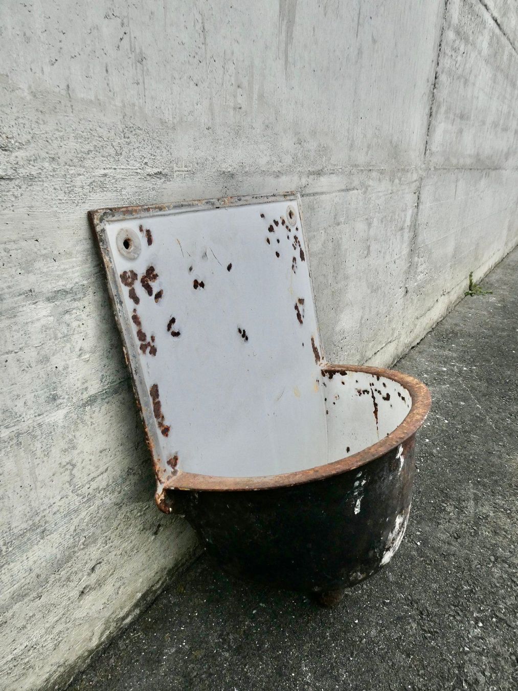 Eviers & lavabos: Gusseisen Lavabo Emailiert – D'occasion à Lüchingen par Eeizo 1
