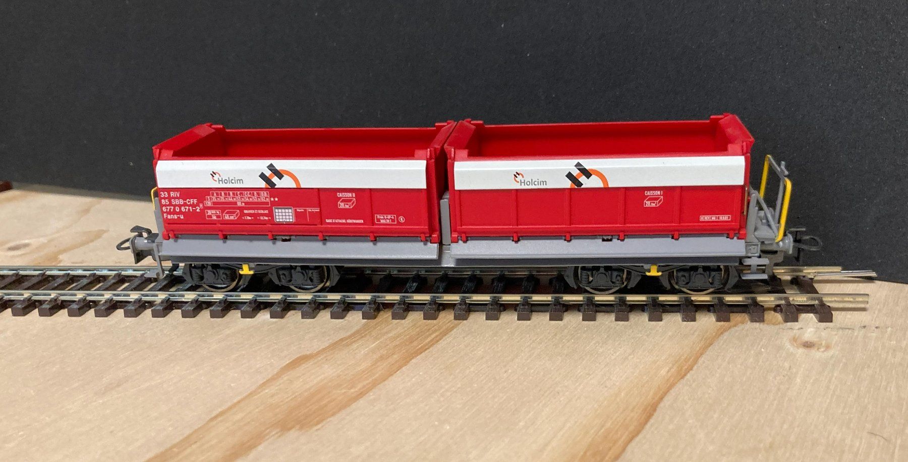 Liliput Modelleisenbahnen: Liliput Kippwagen SBB Holcim – Neu (gemäss Beschreibung) aus Ebmatingen von salt02