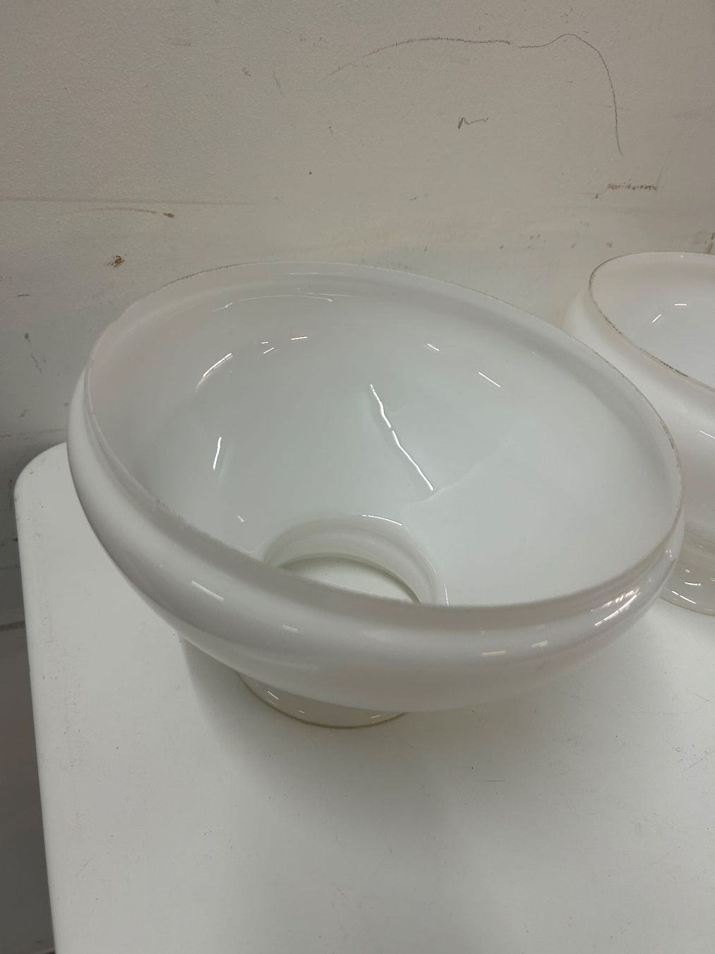 Paralumi: antike Glaslampenschirme / Petrollampe Glas weiss – Usato da Zürich venduto da Levelart 5
