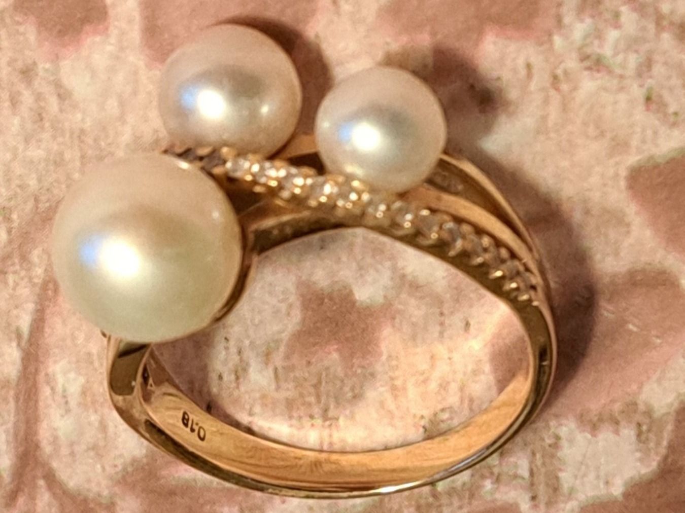 Anelli: Goldring mit Süsswasserzuchtperlen             und Diamanten – Usato da Bellach venduto da cocco27 1