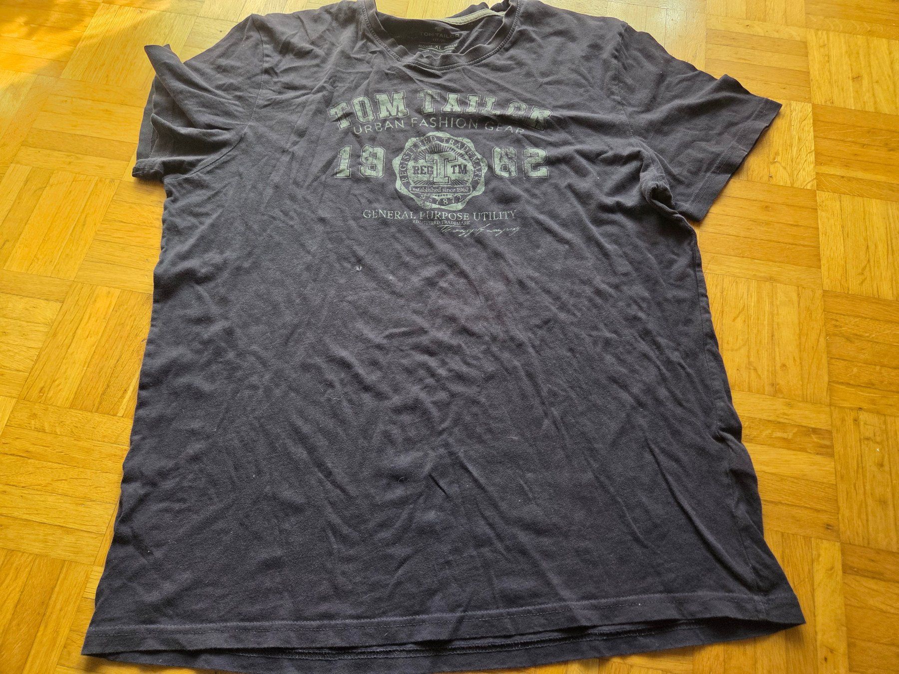Hemden, T-Shirts & Polos: 4 T-Shirts Gr. 170, 1x XL – Gebraucht aus Basel von grandfamily 3