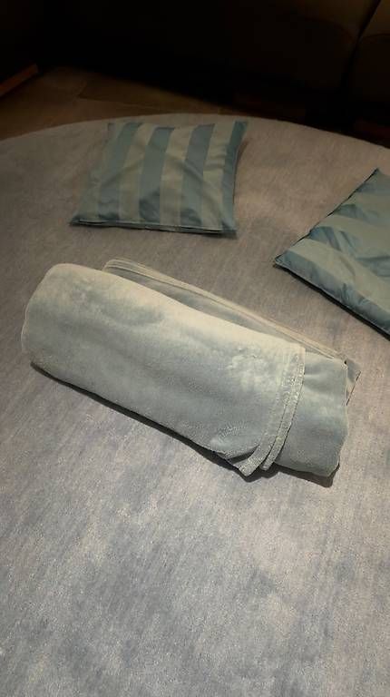 Tapis: Tappeto rotondo + 2 cuscini + coperta azzurri – D'occasion à Canobbio par nb0003 4