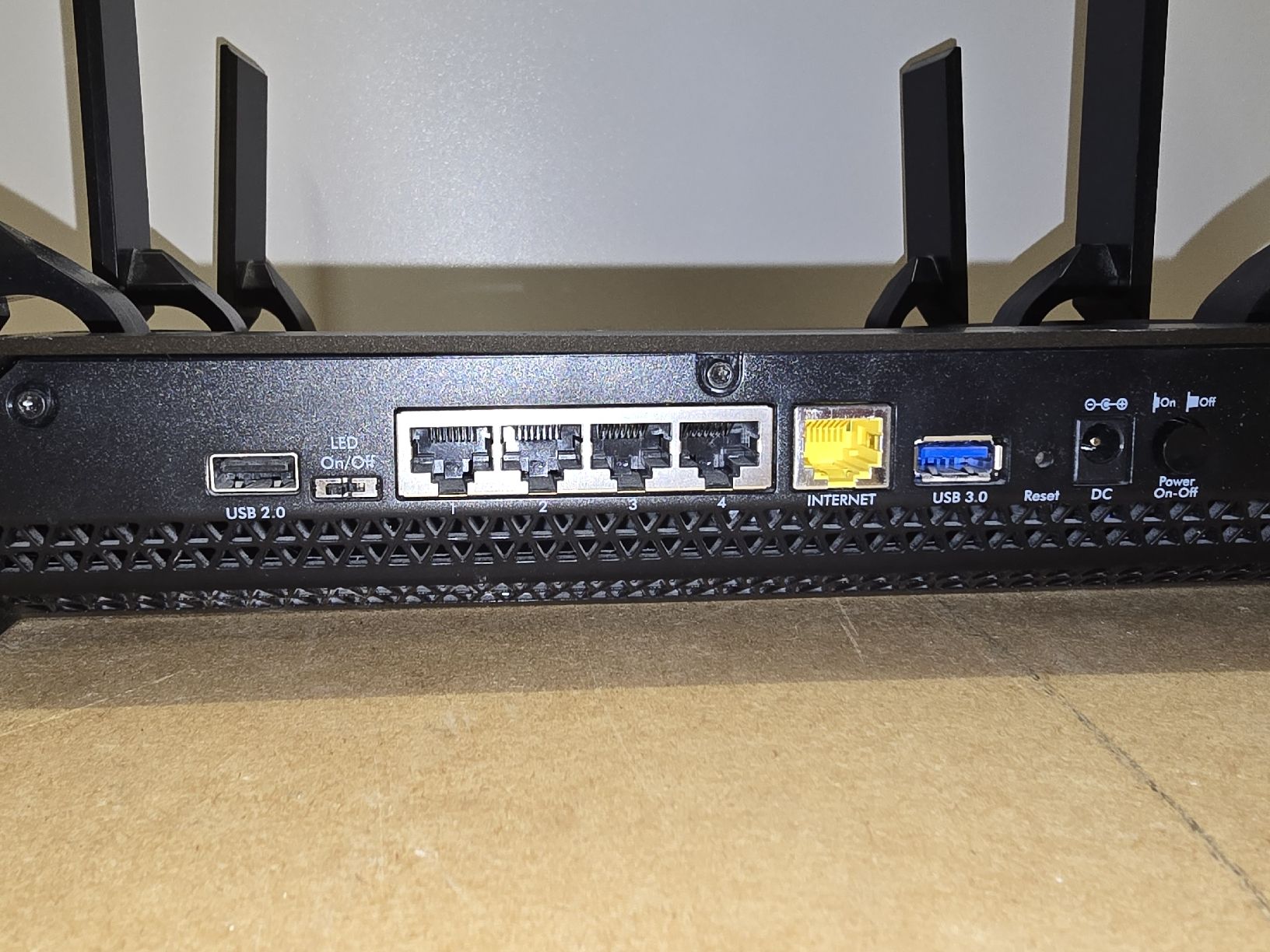 Netgear Modem & Router: Netgear Nighthawk X6 R8000 WiFi – Usato da Lenzburg venduto da cameleoncolor 4