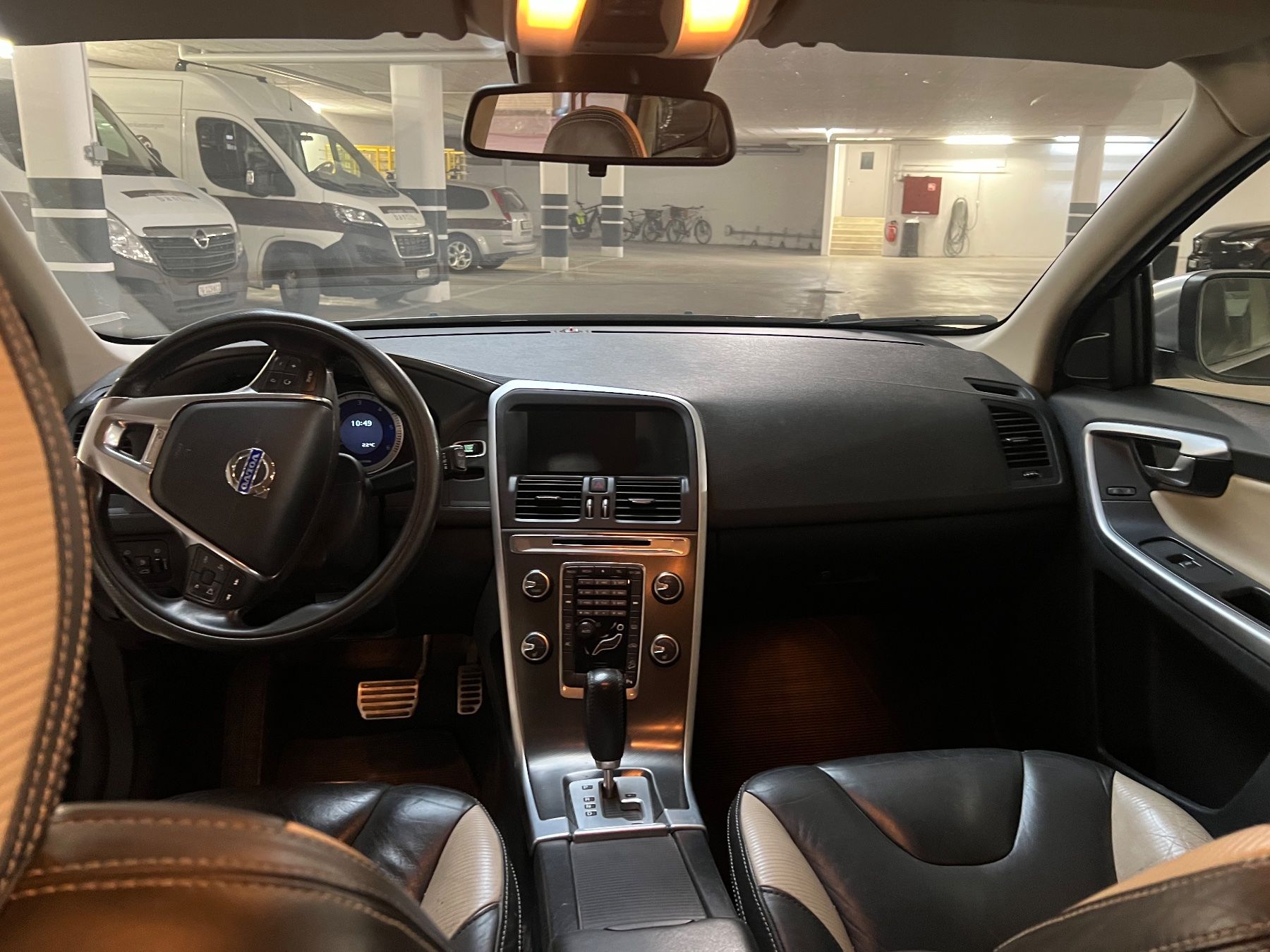 Volvo Autos: Volvo XC60 D5 AWD R-Design, mit MFK – D'occasion à Eschenz par steyr-92 5
