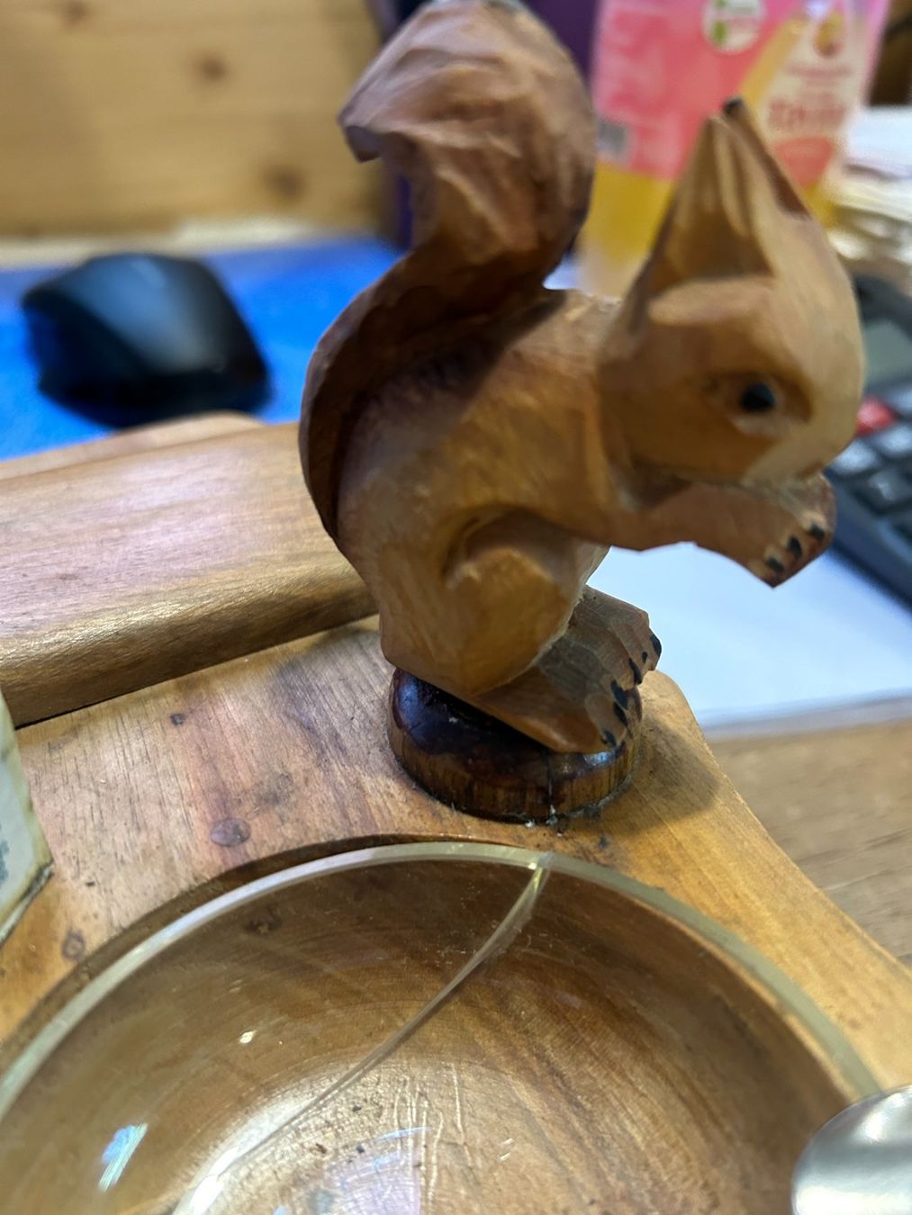 Portacenere: Aschenbecher, mit Eichhörnchen aus Holz – Usato da Koblenz venduto da Forellenteich 2