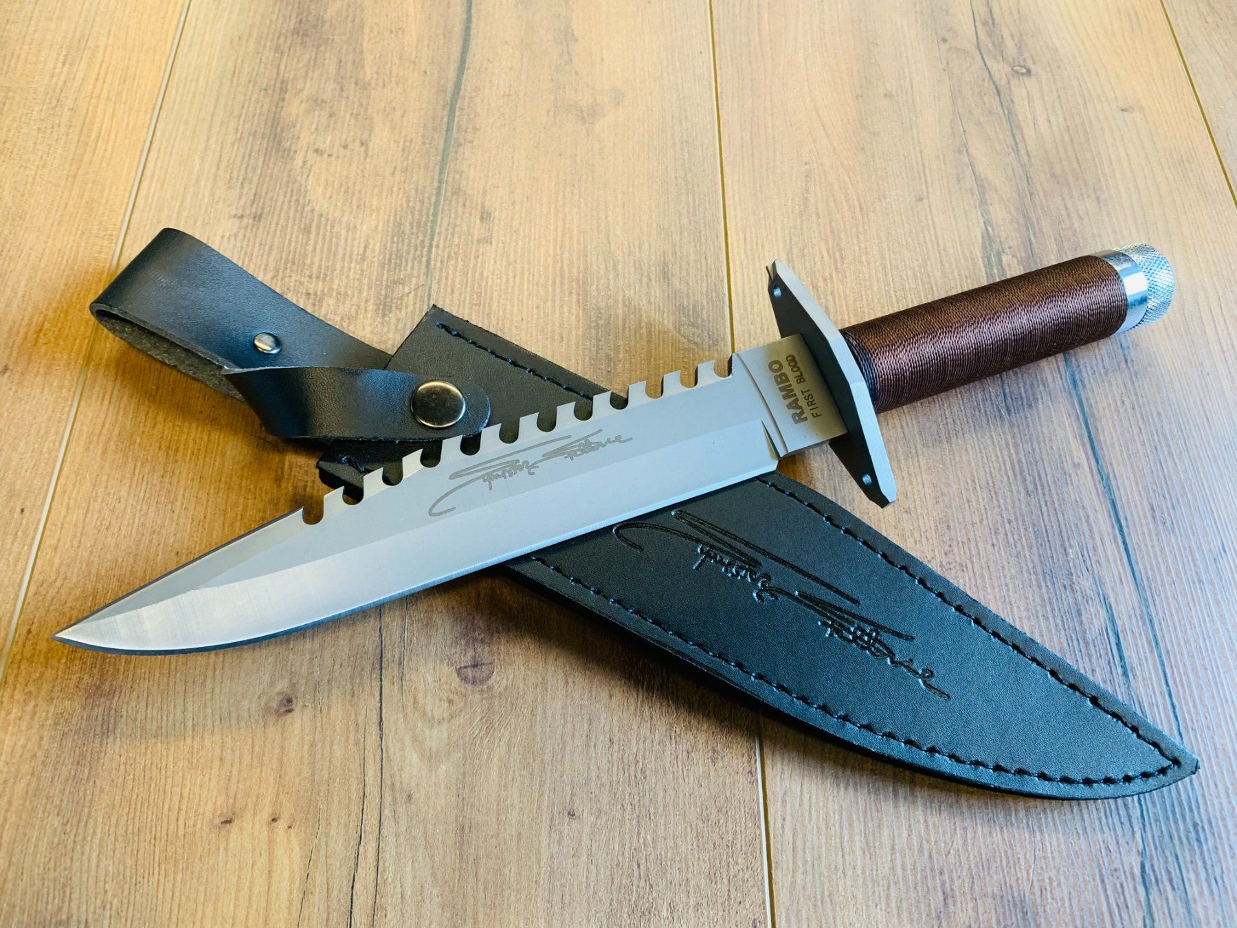 Accessori: Rambo Red Line Tactical Messer 35.5cm – Nuovo e nell'imballaggio originale da Bergdietikon venduto da shopAgent 5