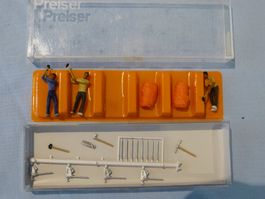 Preiser HO 1:87 Zirkusarbeiter Schlepperfahrer, nicht kompl.