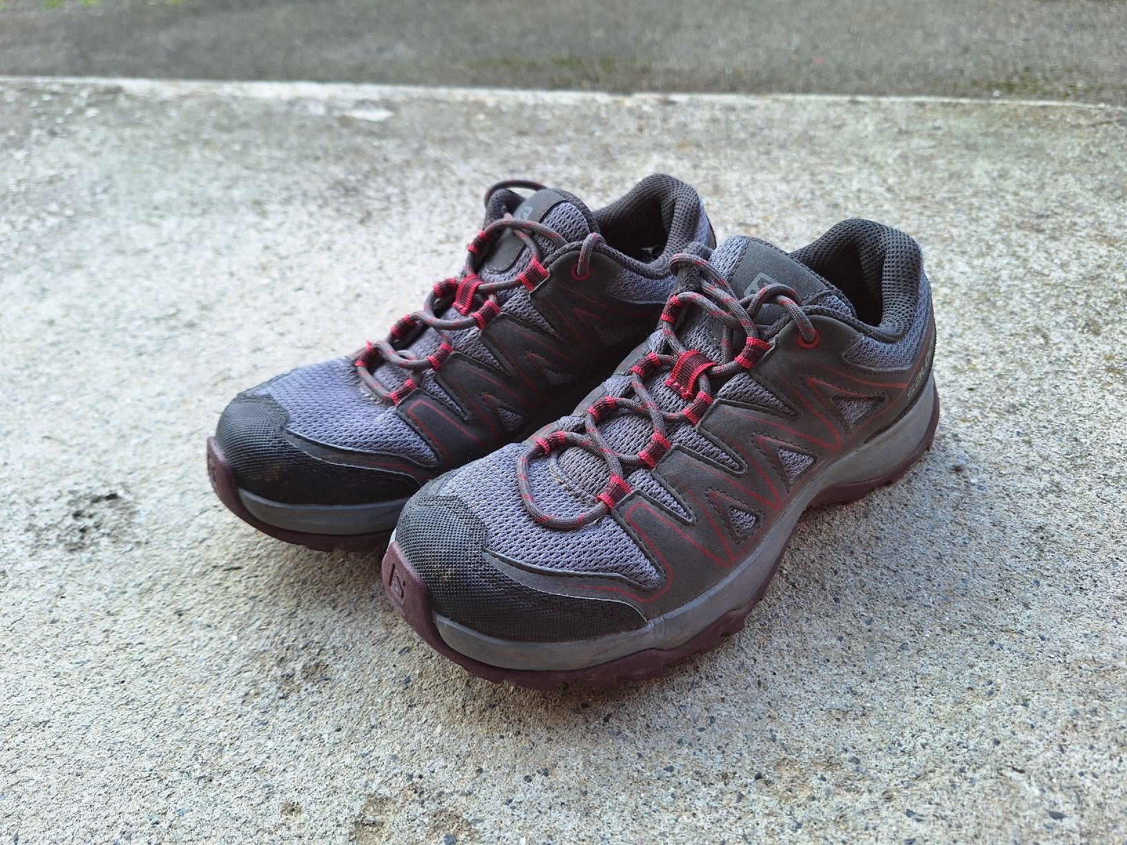 Salomon Scarpe da donna: Salomon grosse 36 22cm – Nuovo (secondo la descrizione) da Kandersteg venduto da Zwiepi