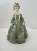 Figurine Royal Worcester Grandma Dress 3081