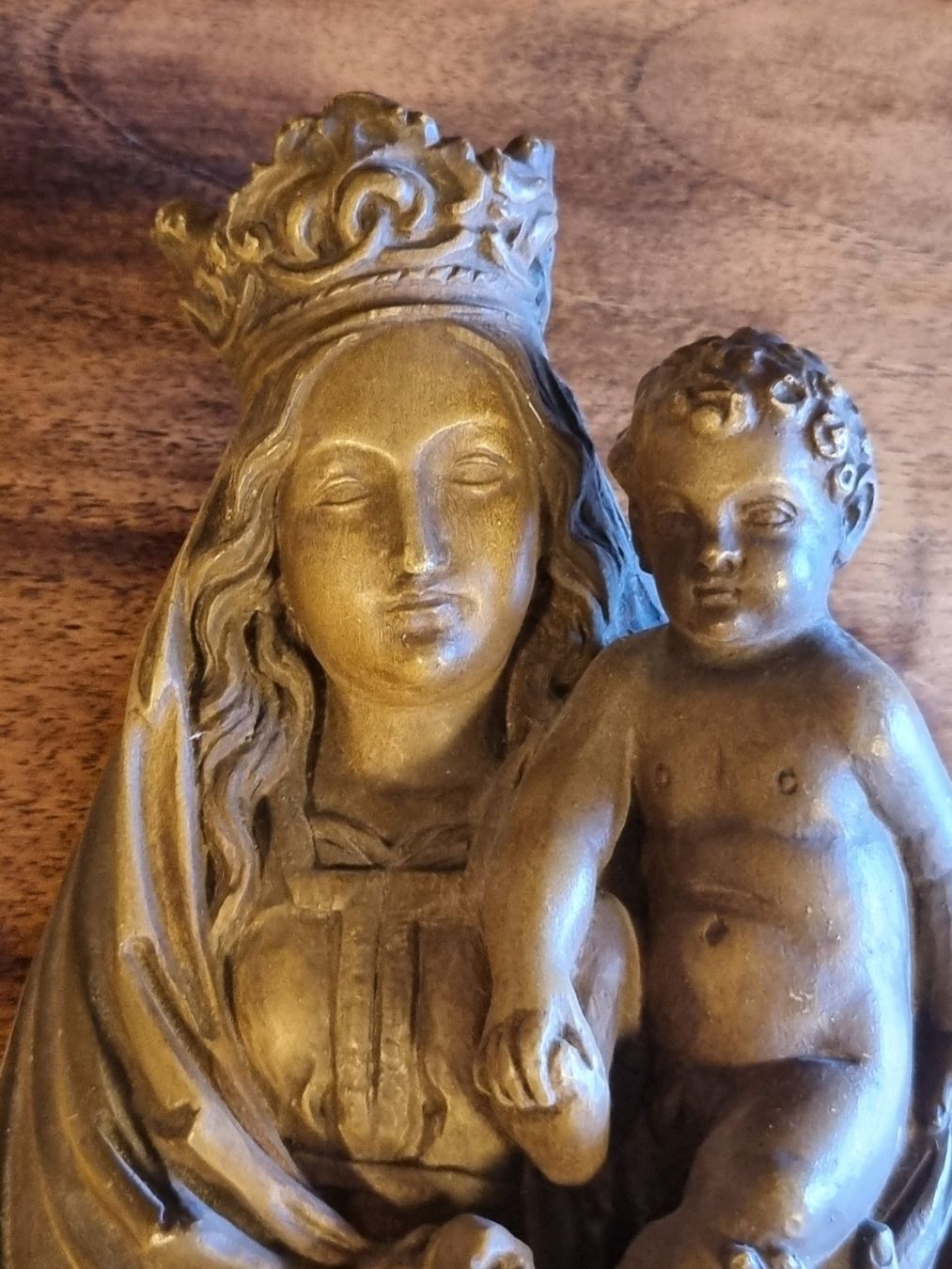 Skulpturen & Statuen: Madonna mit Kind Wandfigur Komposit 46 cm – Gebraucht aus Scharnachtal von devin03 1