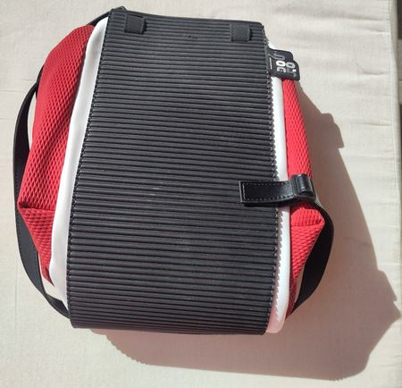 Tolle Tasche, italienische Marke, passt Rundholz, neu