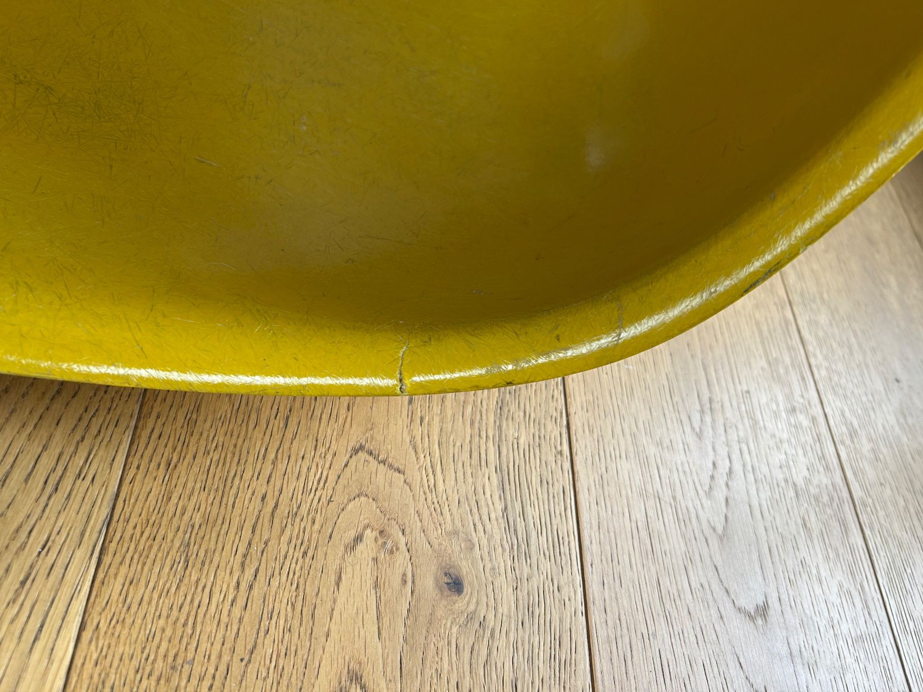 Eames Sedie: Eames Fiberglas Schale gelb – Difettoso da Zürich venduto da Lp_bn 7